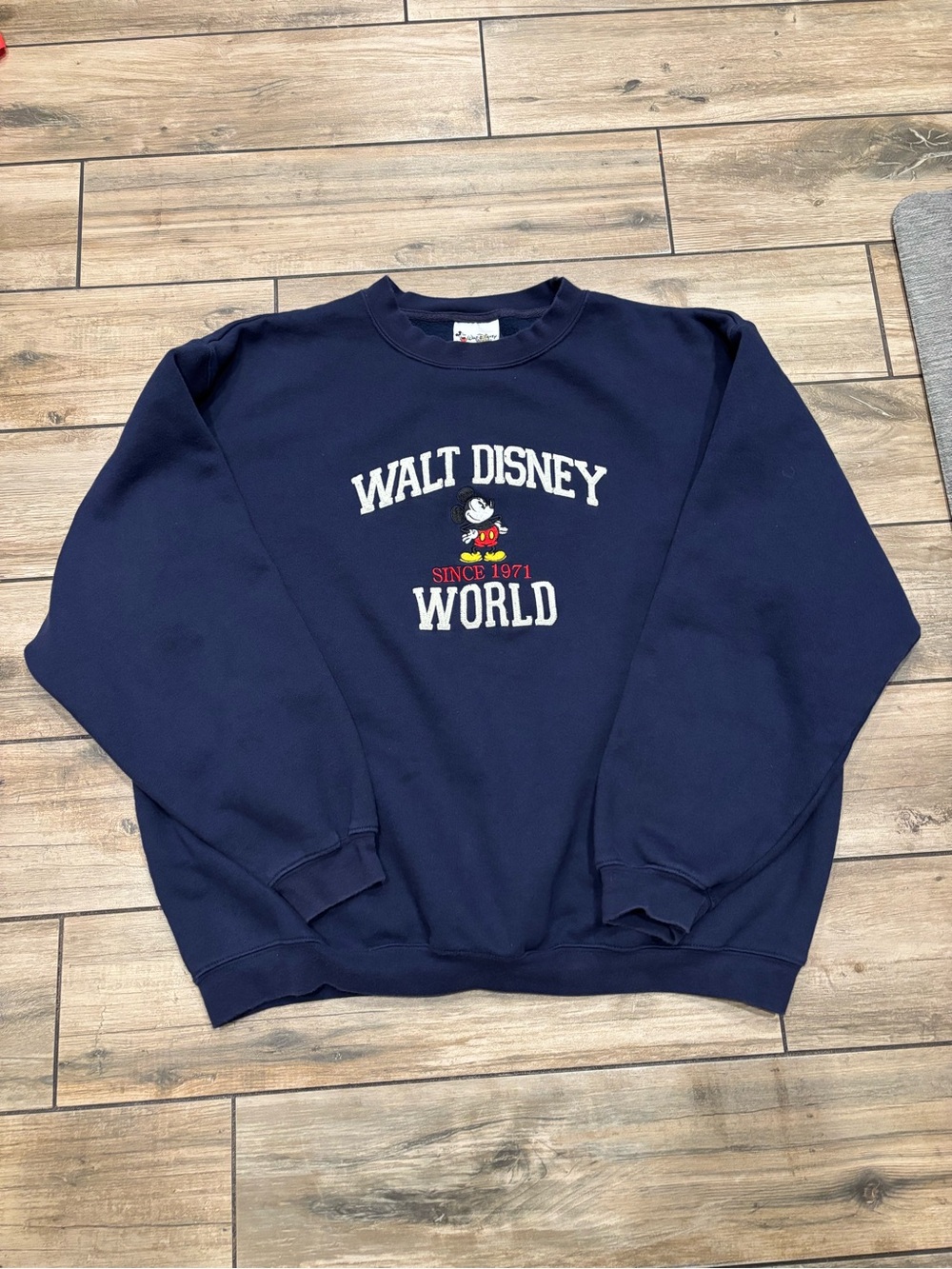 Vintage Navy Walt Disney World Mickey Mouse Embroidered Sweatshirt Mens XL